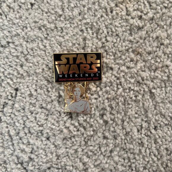 Princess Leia Gold Dangle Disney Pin - Star Wars Weekends 2000 - Picture 1 of 4